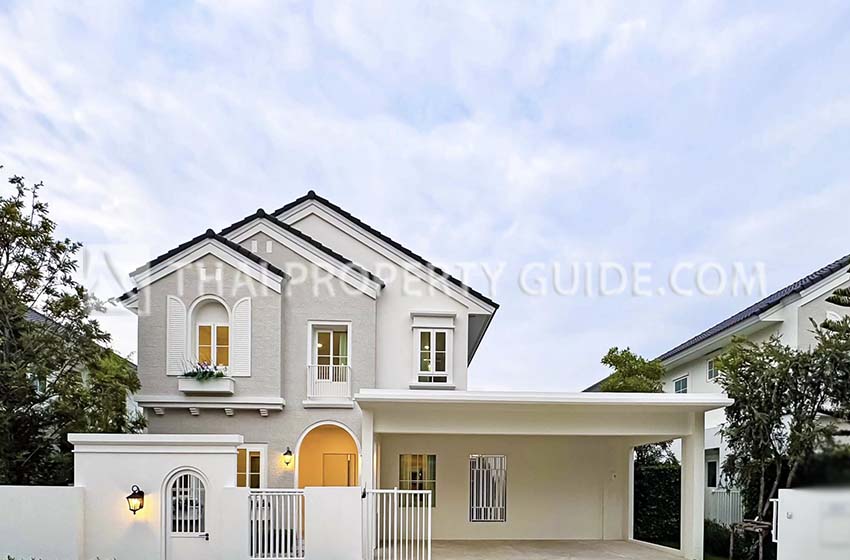 House with Shared Pool in Bangnatrad 